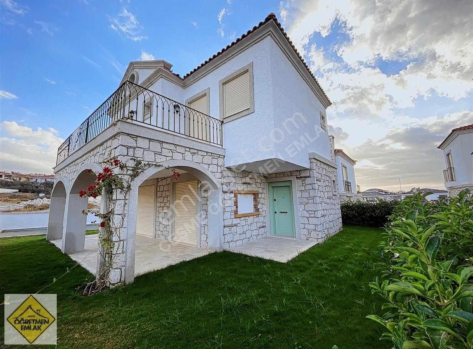 Çeşme Şifne Satılık Villa Çeşme Şifnede Çok Güzel Müstakil Bahçeli Havuzlu Lüks Taş Villa