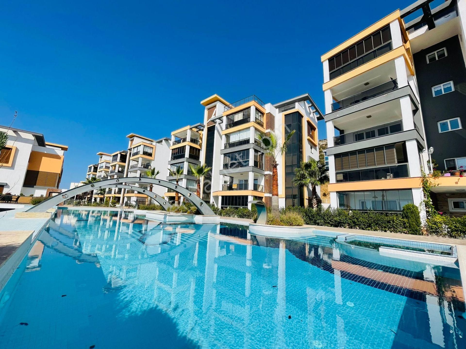 Kuşadası Ege Satılık Residence  MANZARA-GÜVENLIK-ACIK KAPALI-HAVUZ-SAUNA-SOSYAL ALAN-MERKEZI SİSTEM-LÜX 4+1