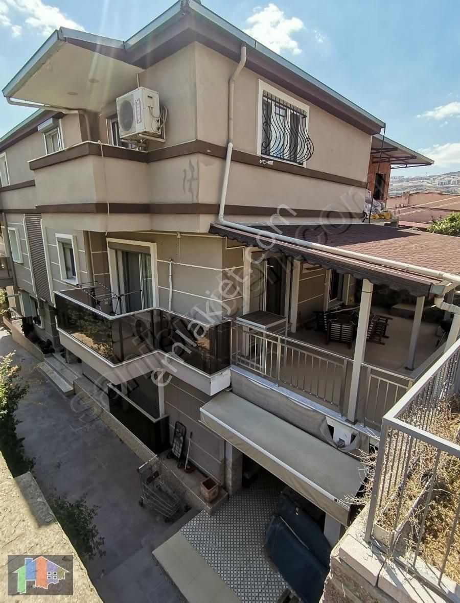 Bornova Atatürk Satılık Villa 4+1 TRPLEXS BAHÇELİ MACERA PARK YAKINI VİLLA KREDIYE UYGUNDUR