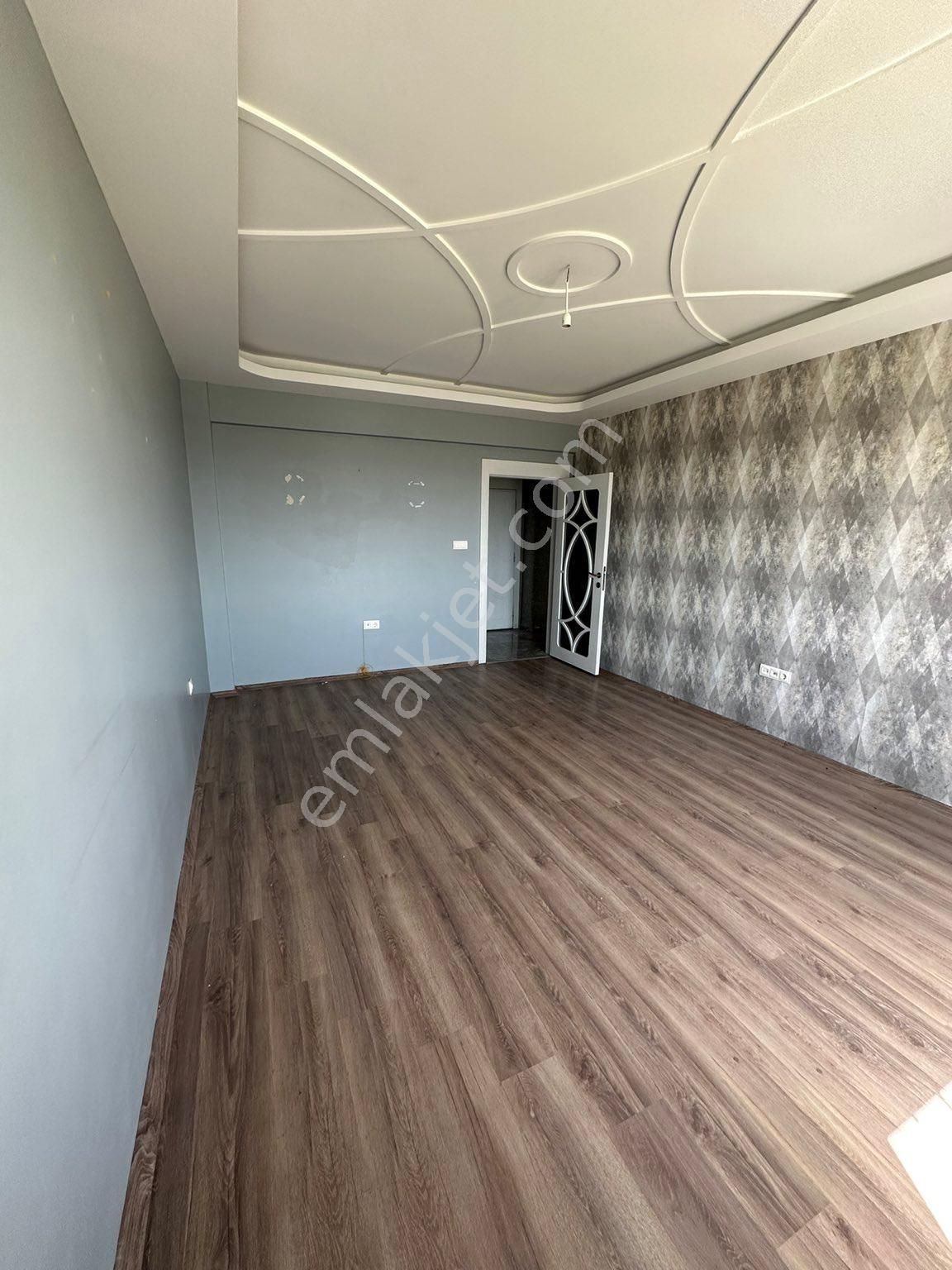2+1 Balkonlu Kiralık Masrafsız Geniş Hasarsız Daire