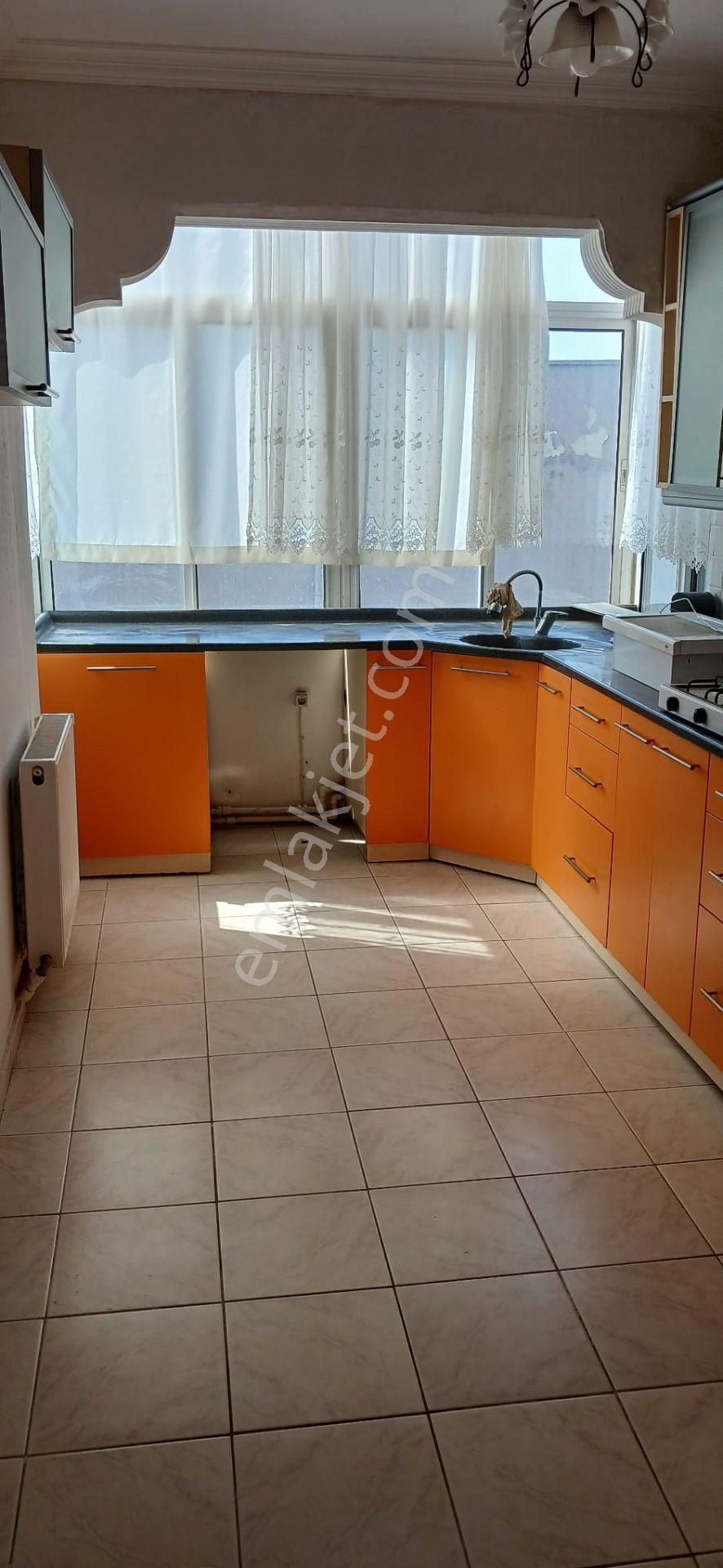Menemen Mermerli'de 3 Cepheli Ara Kat Ferah Kiralık 3+1 Daire...