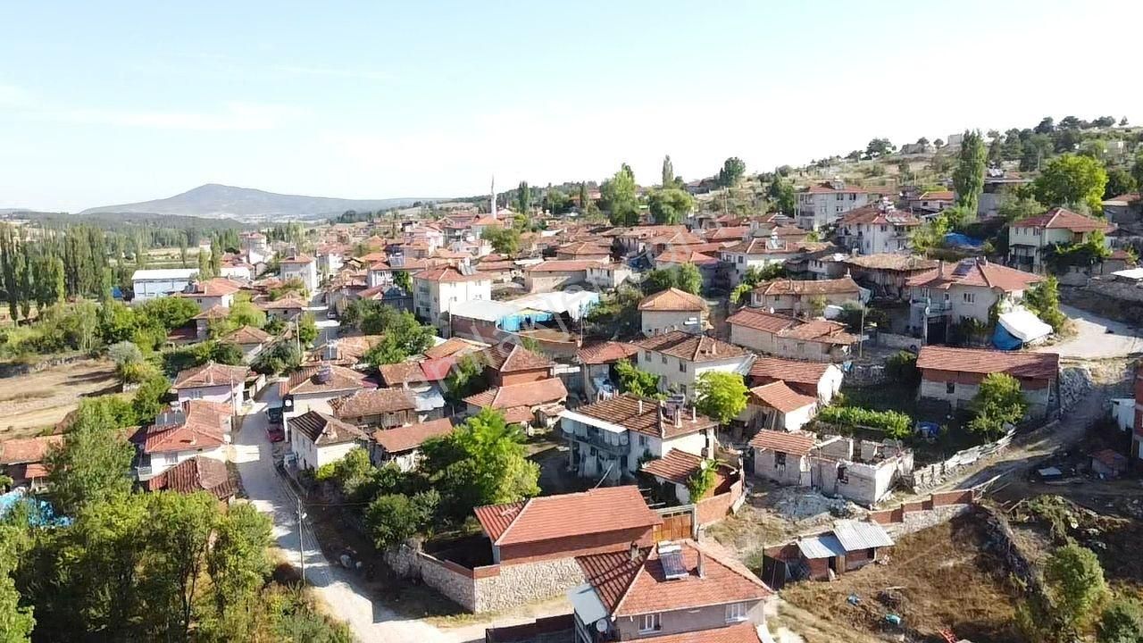 Emet Gürpınar Köyü Satılık Konut İmarlı  SAHİBİNDEN KÜTAHYA EMETGÜRPINARDA KÖY İÇİ 392 METRE TEKTAPU ARSA