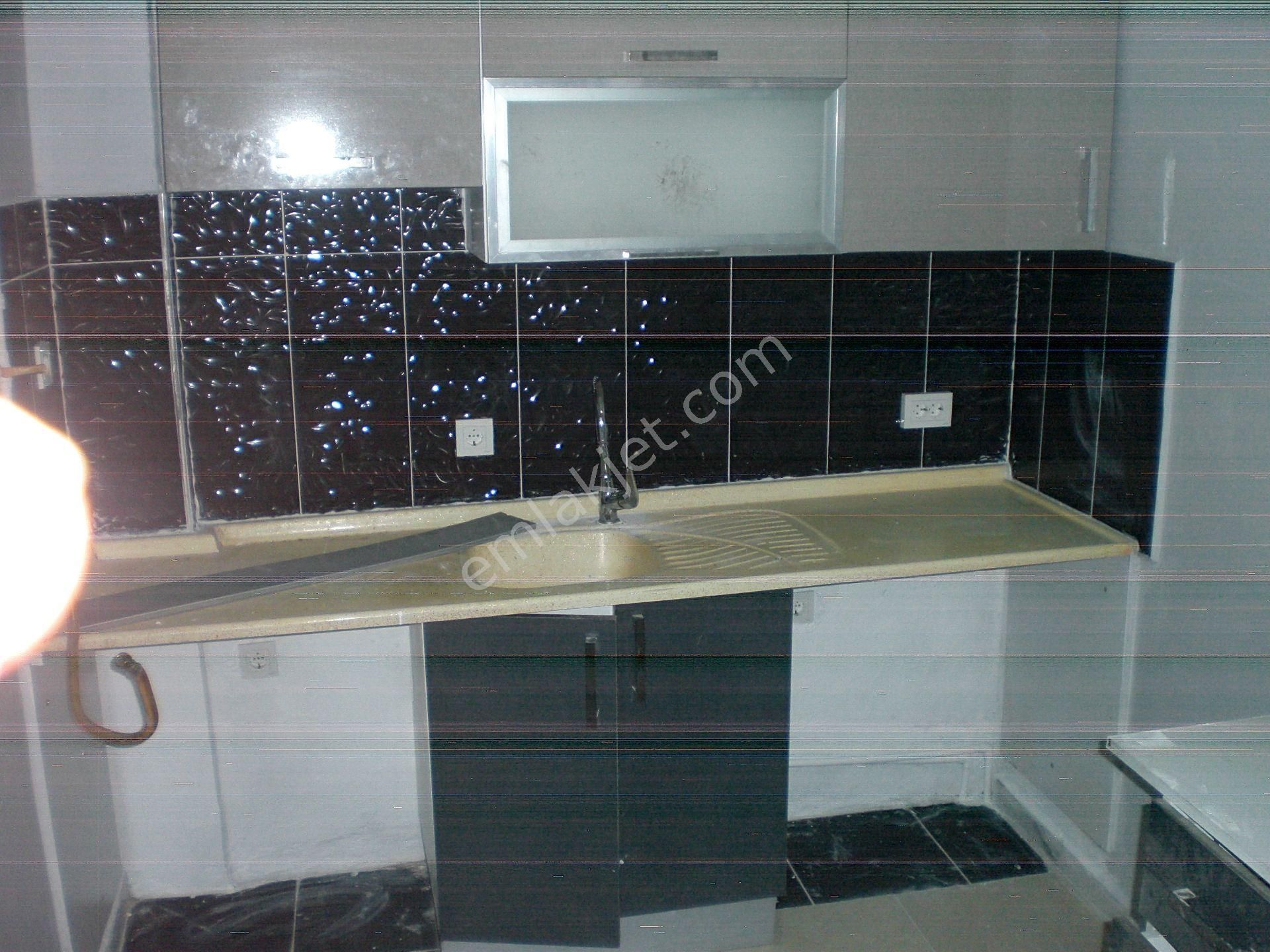 Yenibosna Yıldırım Beyazıt Cad. Kiralık 2+1 .85.m2 Daire