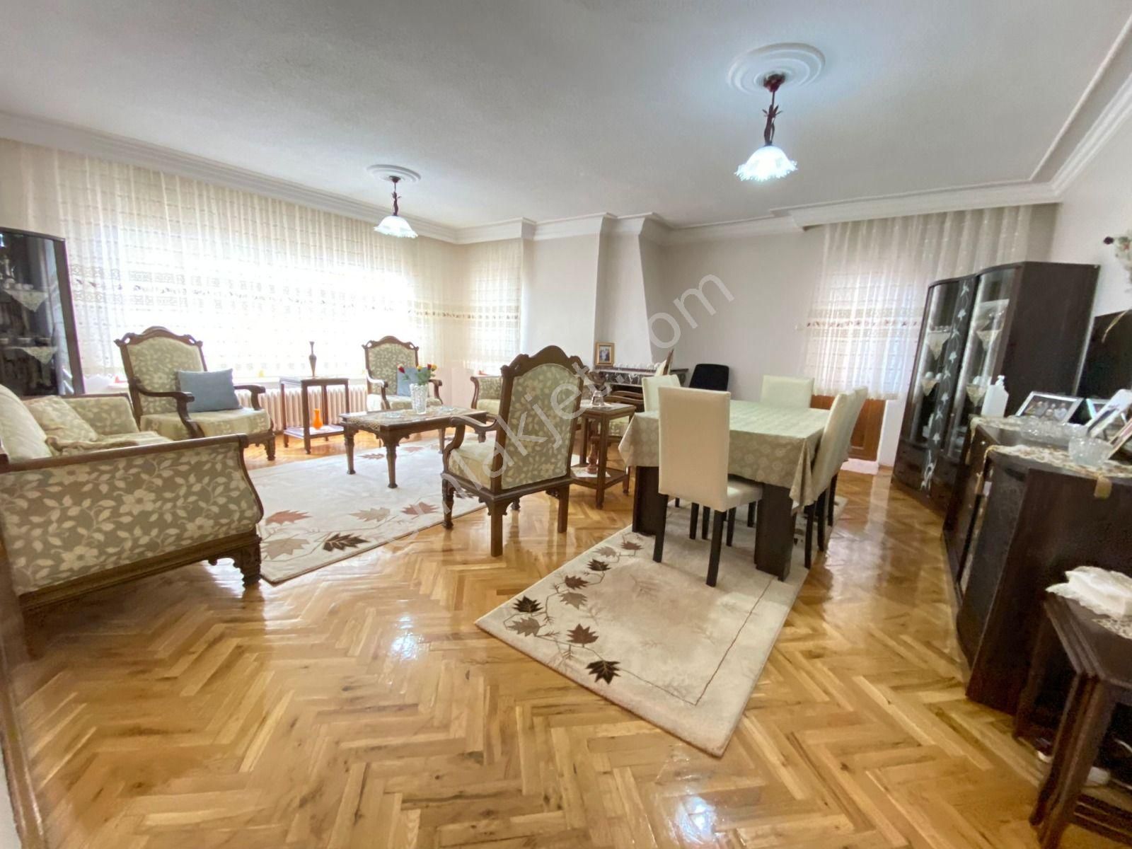https://imaj.emlakjet.com/listing/13235143/394DE7D569E881A91B2894C0CC4B378713235143.jpeg