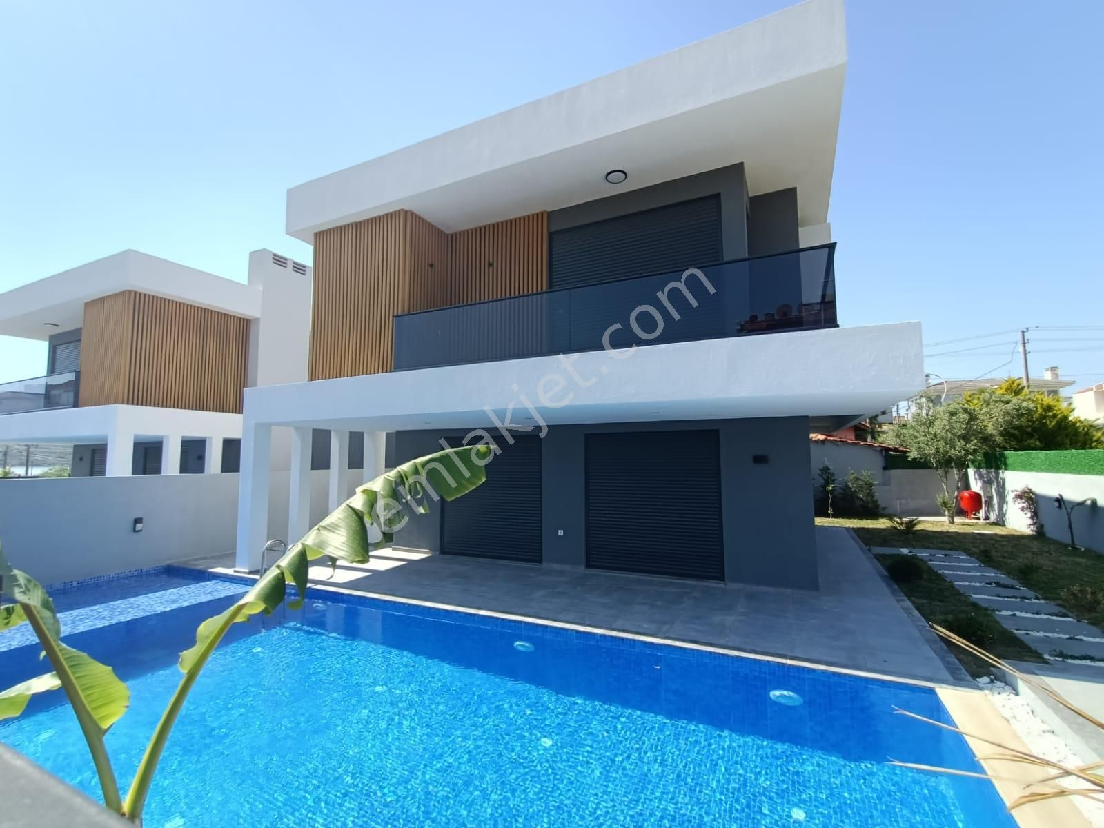 Çeşme Şifne Satılık Villa  ÇEŞME ŞİFNE'DE MÜSTAKİL HAVUZLU 4+1 SIFIR LÜX VİLLA