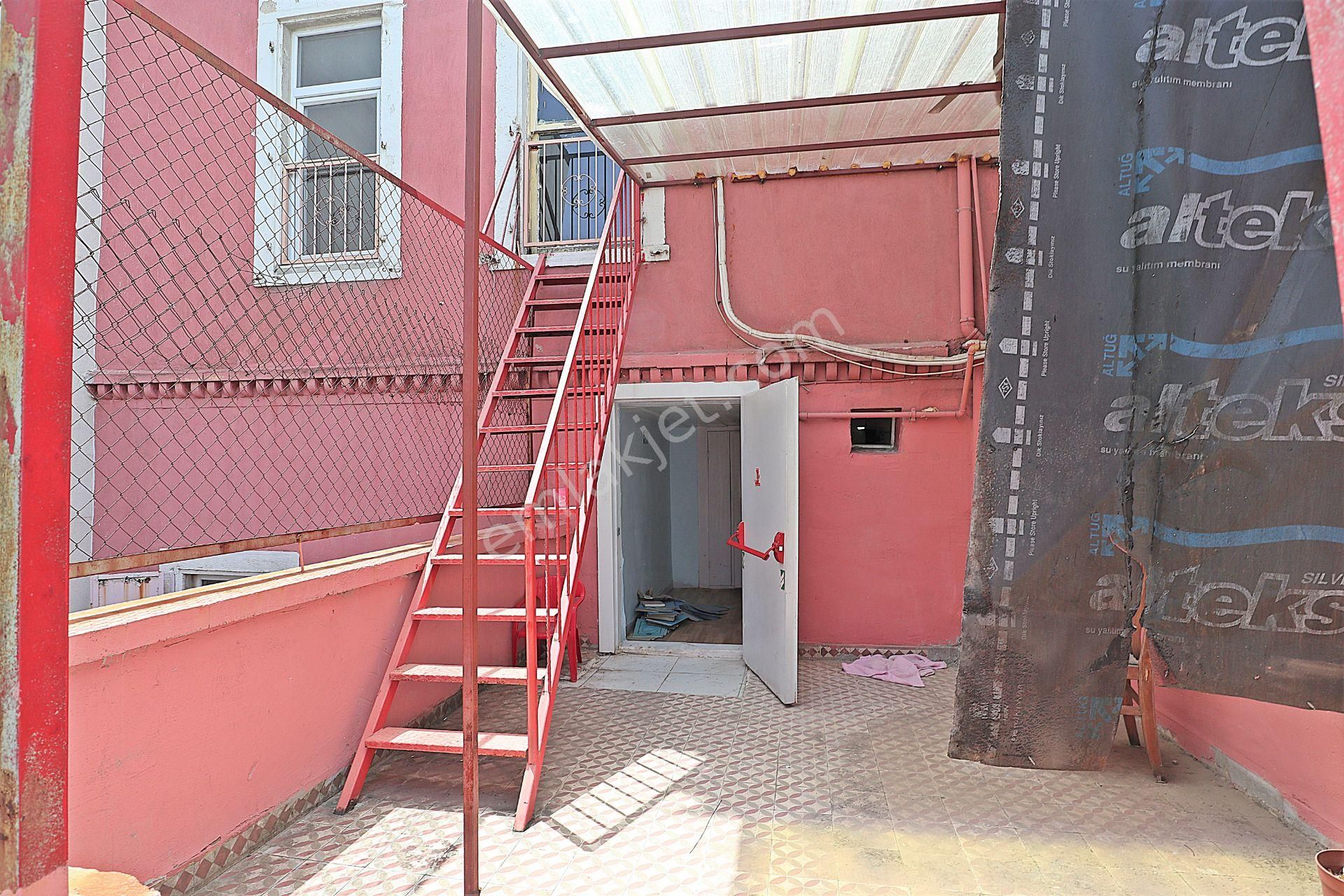 Göztepe Küçükyalıda Müstakil 4 Katlı Satılık Cumbalı Bina - Görsel 27