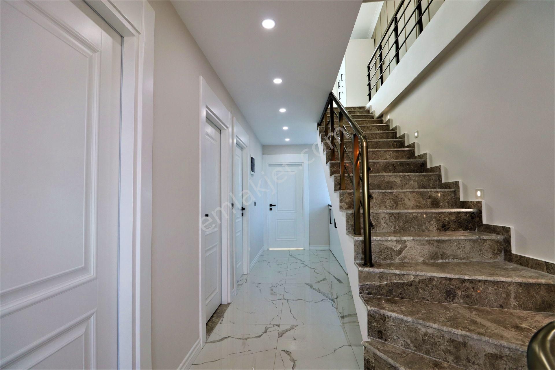 Altınoluk'ta Tek Başına Müstakil 5+1 Süper Lüks - Görsel 26