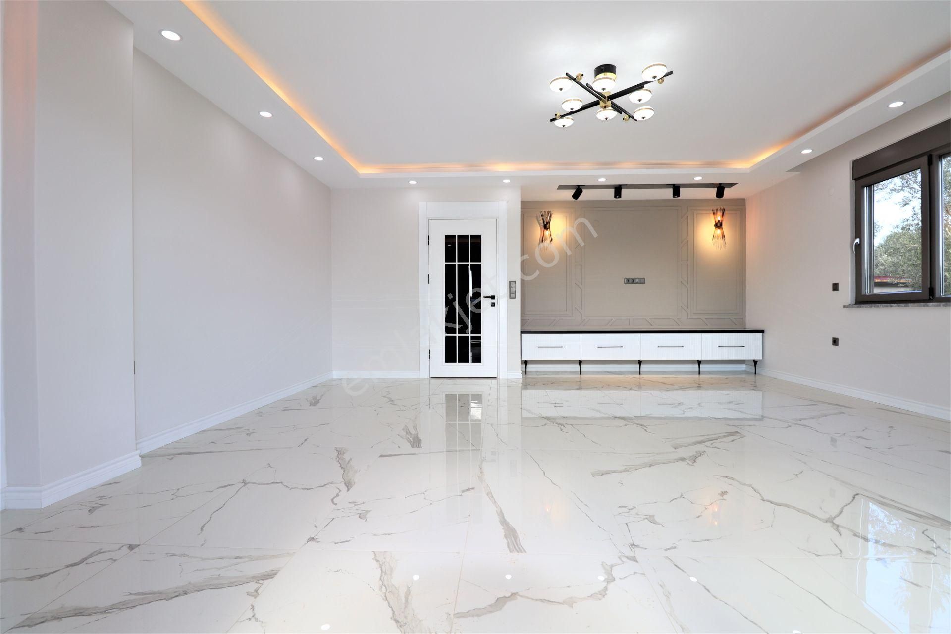 Altınoluk'ta Tek Başına Müstakil 5+1 Süper Lüks - Görsel 15