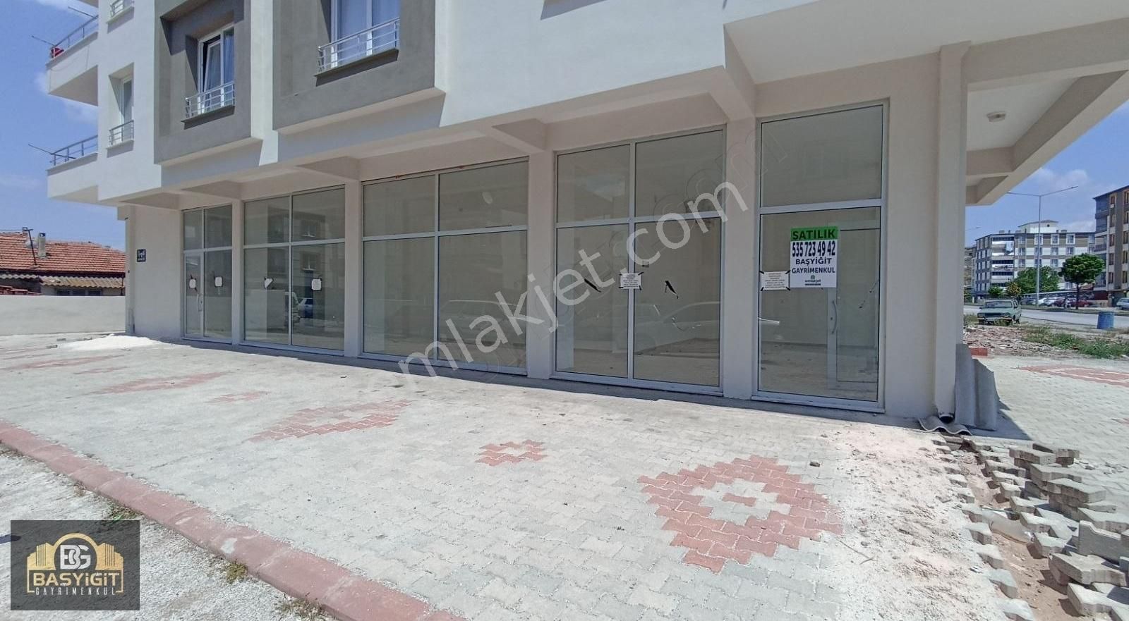 Akhisar Cumhuriyet Satılık Dükkan & Mağaza CUMHURİYET MH. RİNG YOLU ÜZERİ 125 M² SATILIK İŞYERİ