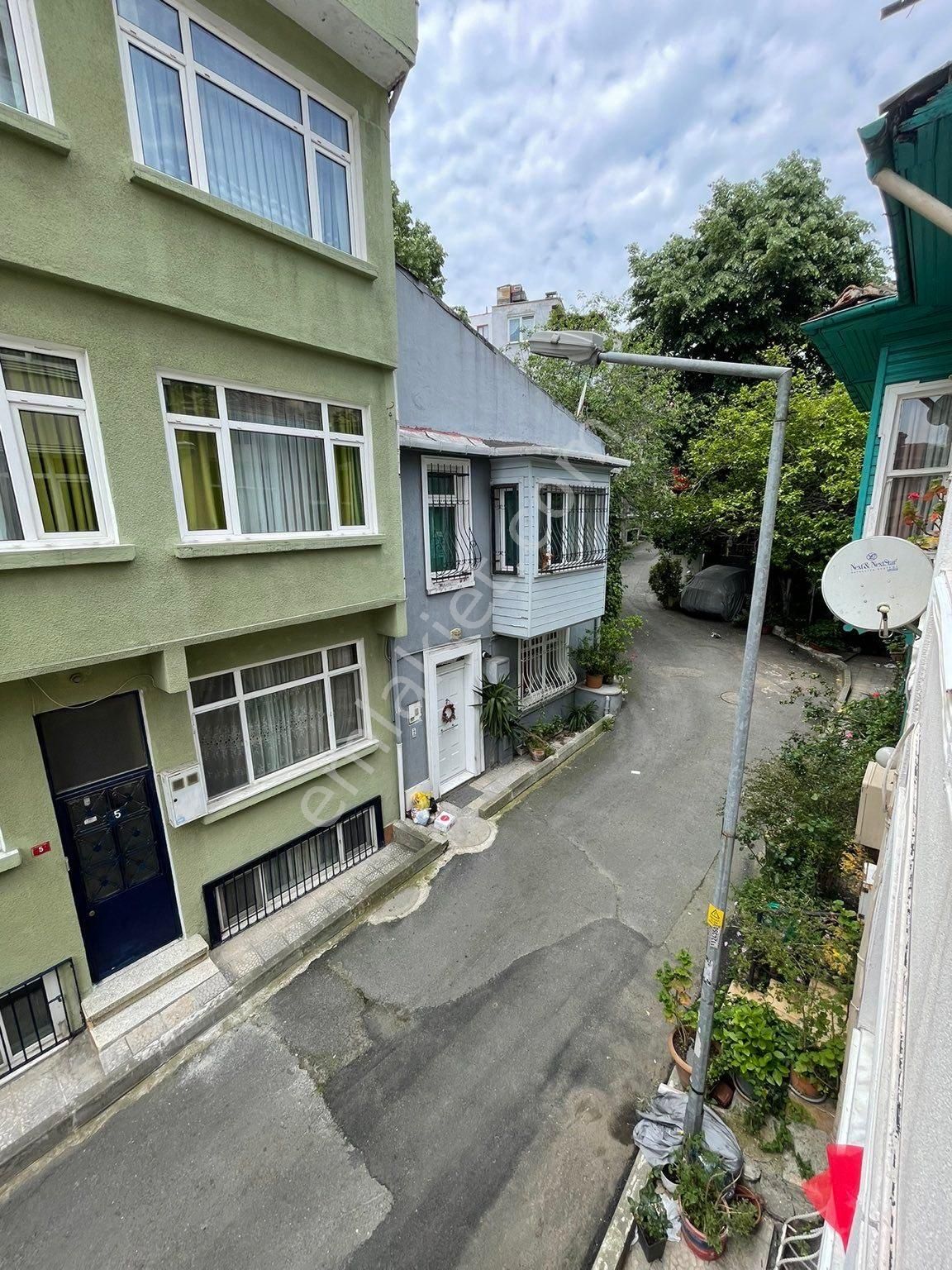 Sarıyer Büyükdere Satılık Daire Sahile Yakın, Masrafsız, 2+1 Satılık Ara Kat