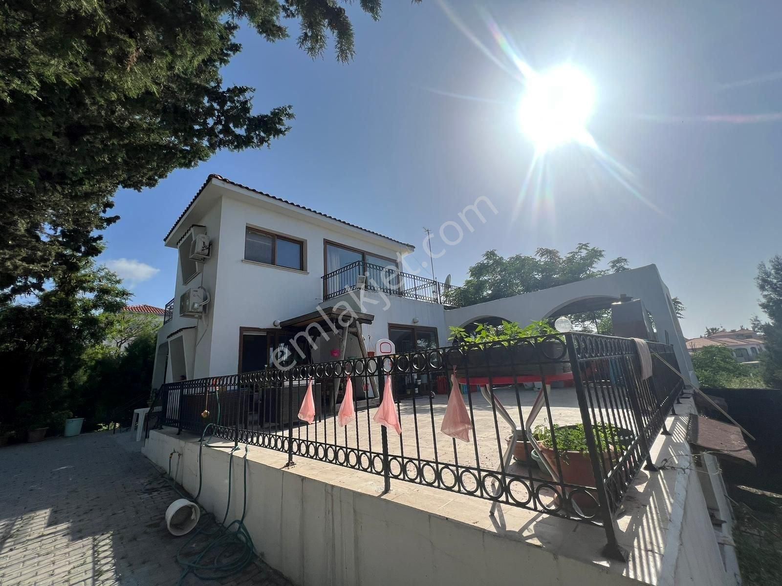 Girtne Alsancak'ta Deniz Kenarın'da Satılık 3+1 Villa - Görsel 2