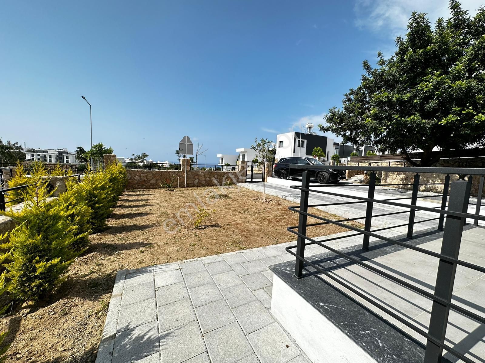 Kıbrıs Girne Çatalköy'de Yeni Tamamlanmış Site İçerisinde 4+1 Villa, Harika Konumda - Görsel 2