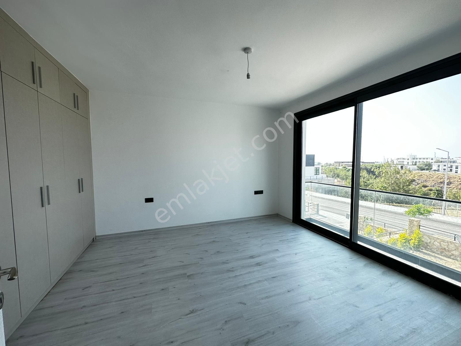Kıbrıs Girne Çatalköy'de Yeni Tamamlanmış Site İçerisinde 4+1 Villa, Harika Konumda - Görsel 18