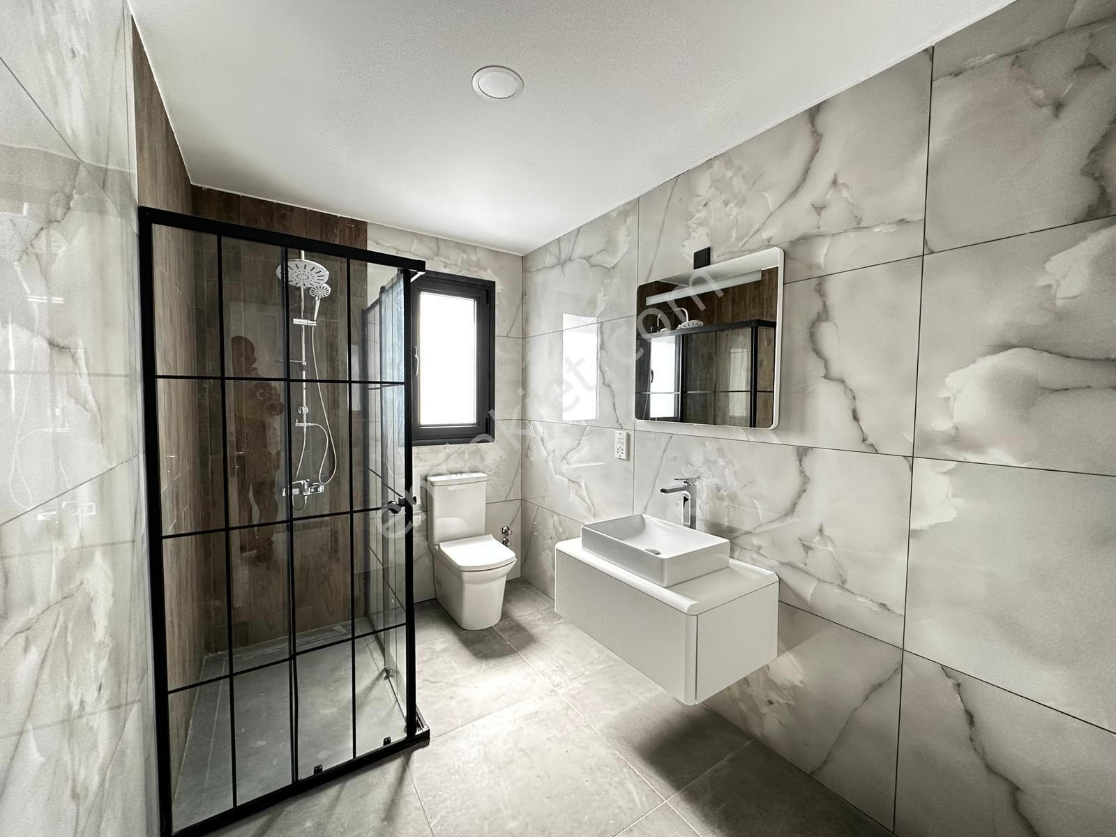 Kıbrıs Girne Çatalköy'de Yeni Tamamlanmış Site İçerisinde 4+1 Villa, Harika Konumda - Görsel 22