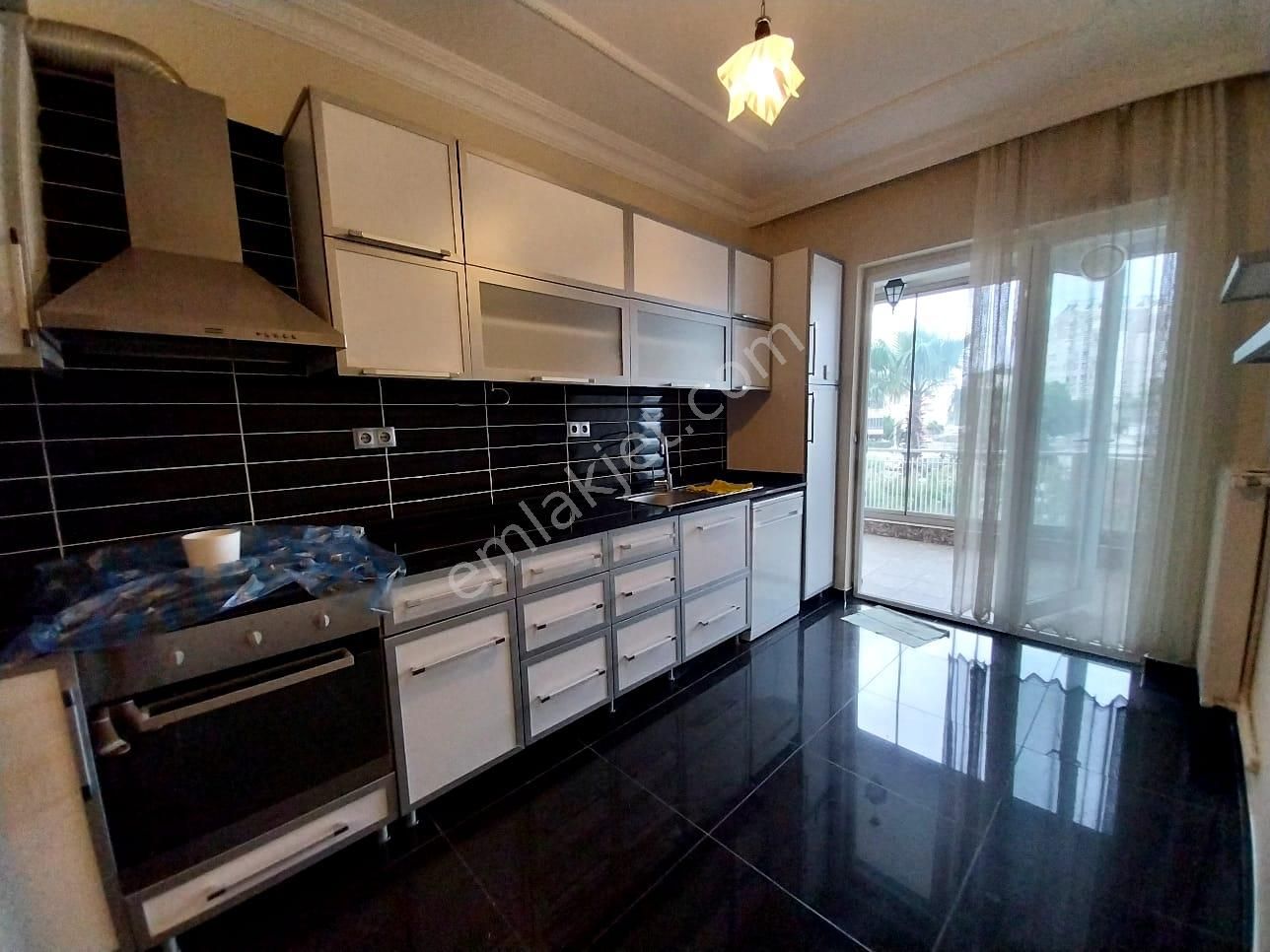https://imaj.emlakjet.com/listing/13359275/156005C5BAF40FF51A327F1C34F2975B13359275.jpg