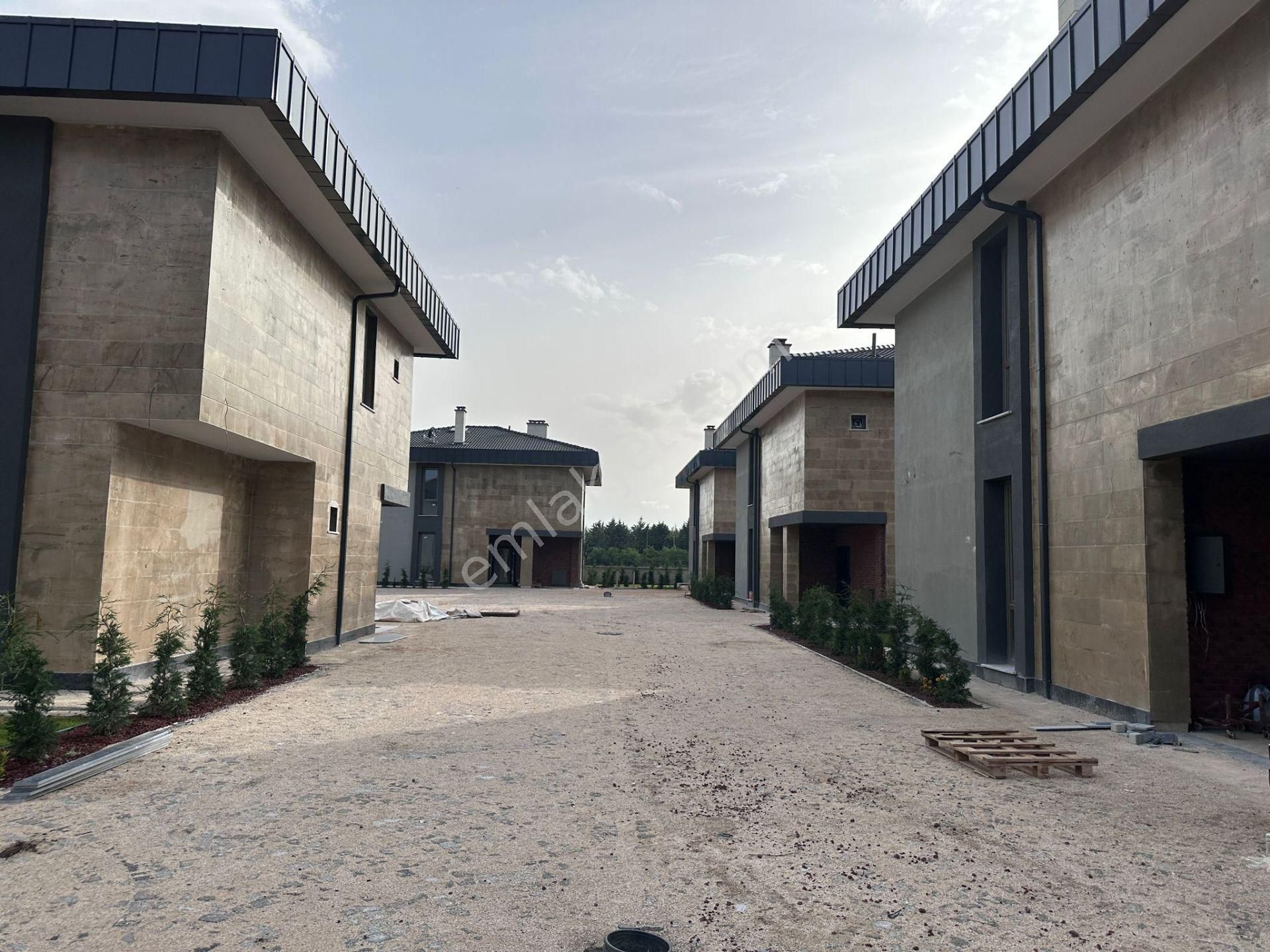 Meram Harmancık Satılık Villa Emir Yatırımdan Harmancık Mevkii Site İçi 4+1 Lüks Villa