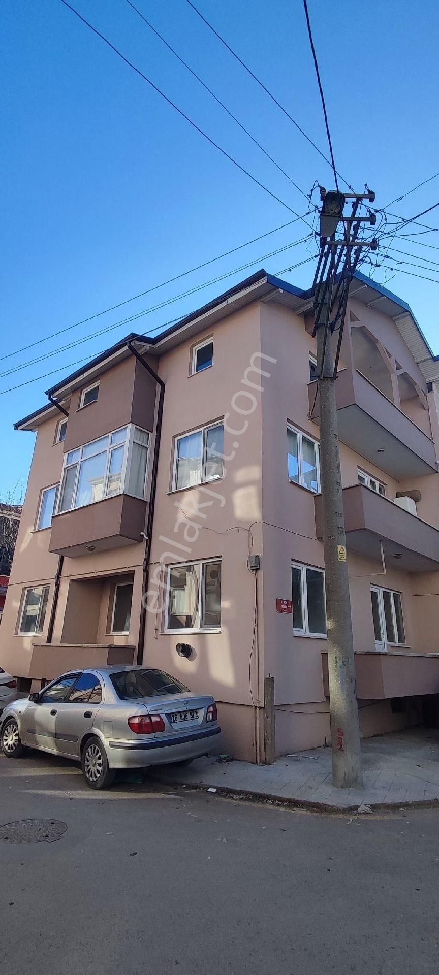 Adapazarı Yahyalar Satılık Daire 3 Katlı Bınanın 3 Katı