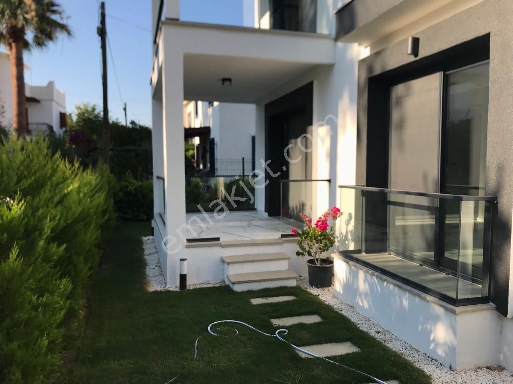 Bodrum Yalıkavak Satılık Villa HBA BONEMA'DAN YALIKAVAK MERKEZDE YENİLENMİŞ BAHÇE İÇERİSİNDE MÜSTAKİL VİLLA