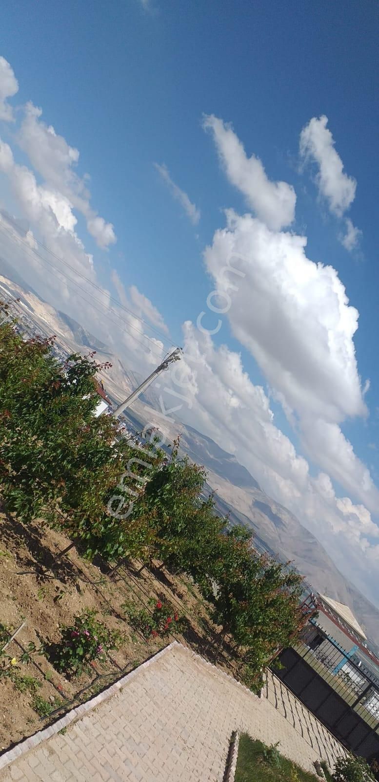 Niğde Merkez Koyunlu Köyü (Bahçelievler) Satılık Yazlık  koyunlu da yazlık süper manzaralı kupon biryer