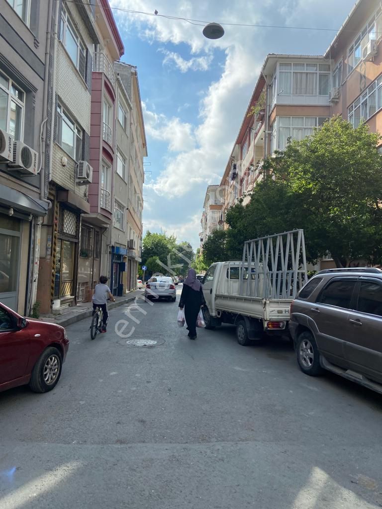 Kocamustafapaşa Ali Suavi İlk Okulu Karşısı Arka Cephe Bahçe Katı Daire