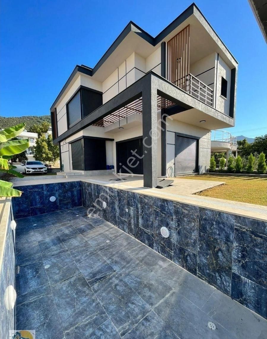 Kuşadası Güzelçamlı Satılık Villa **KUŞADASI SATILIK**GÜZELÇAMLI HAVUZ-OTOPARK-MANZARA-AKILLI 4+1 VİLLA