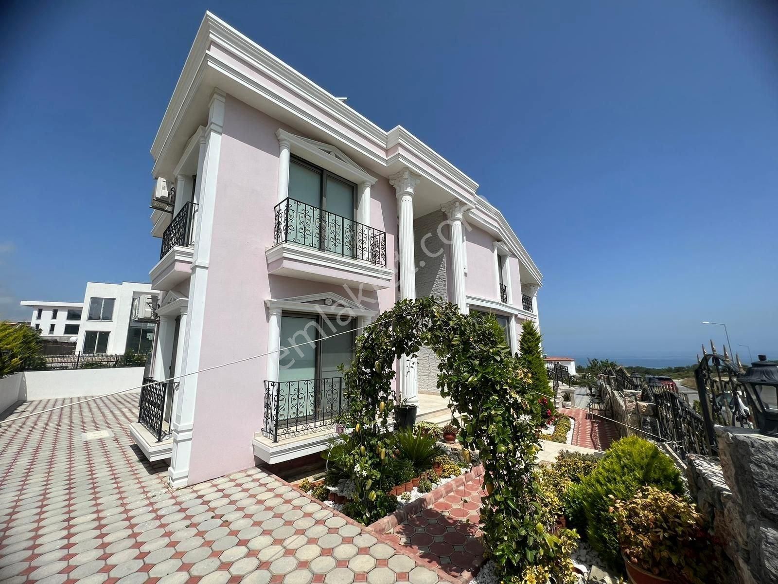 Girne Çatalköy'de Satılık Ultra Luks Villa - Görsel 28