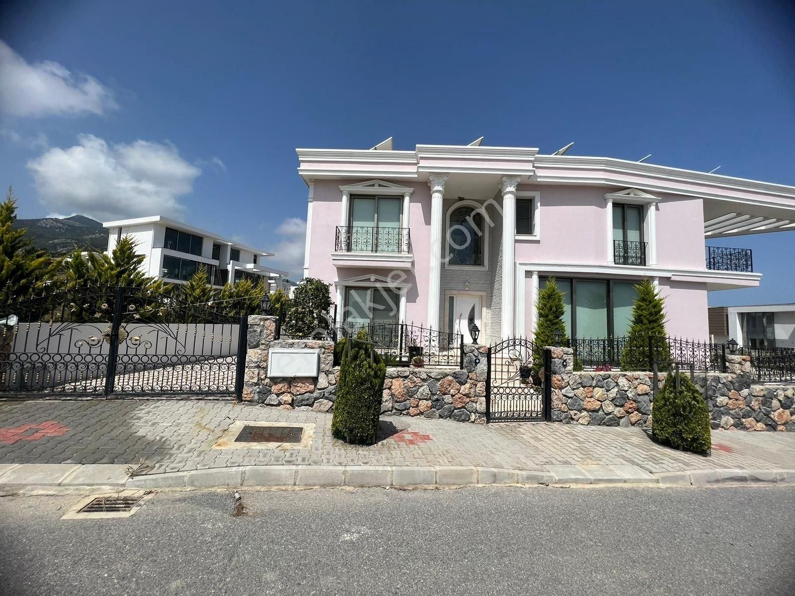 Girne Çatalköy'de Satılık Ultra Luks Villa - Görsel 30