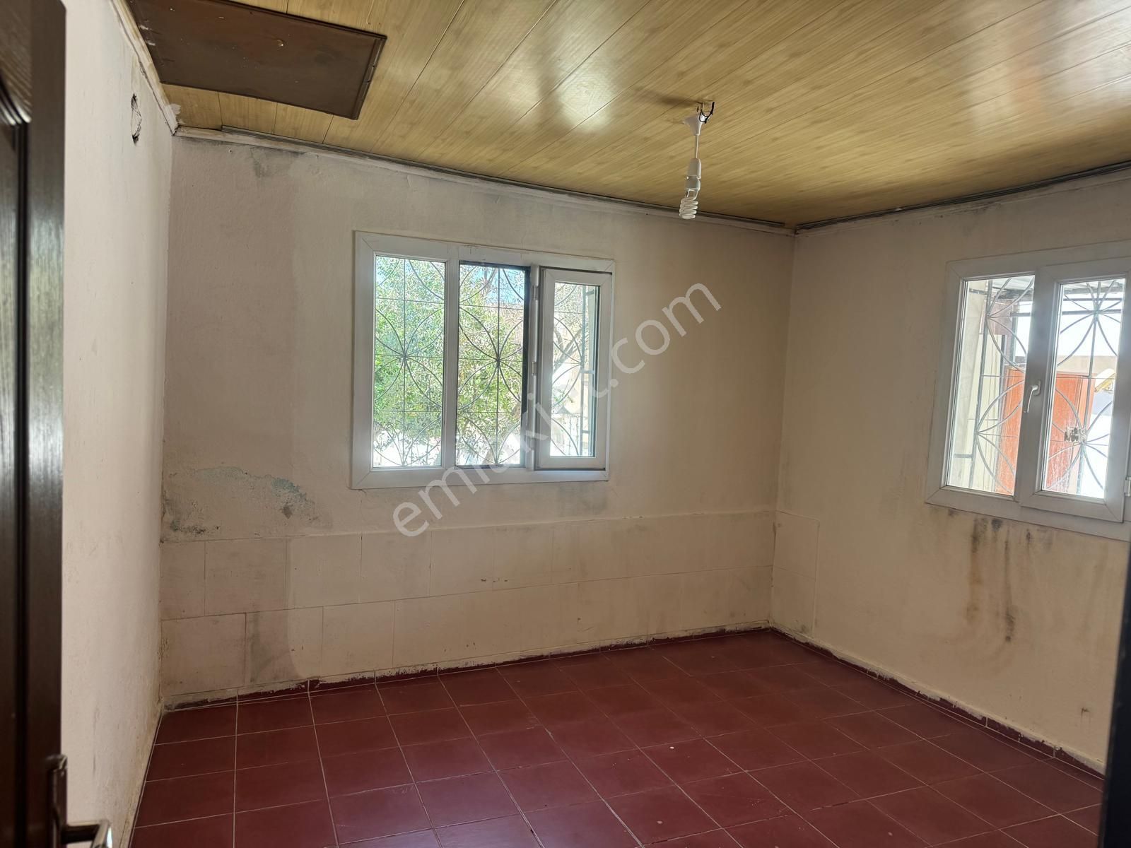 Karabağlar Özğür Mah. 2+1. 95 M2 Müstakil Kiralık Ev