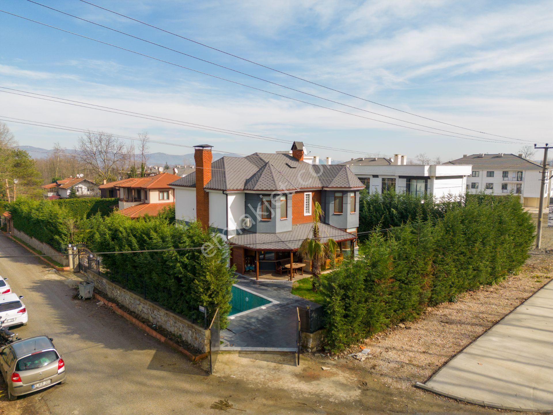 Sapanca Rüstempasa Satılık Villa  Sapanca, İpekyolu Caddesi, Satılık Lüks Villa