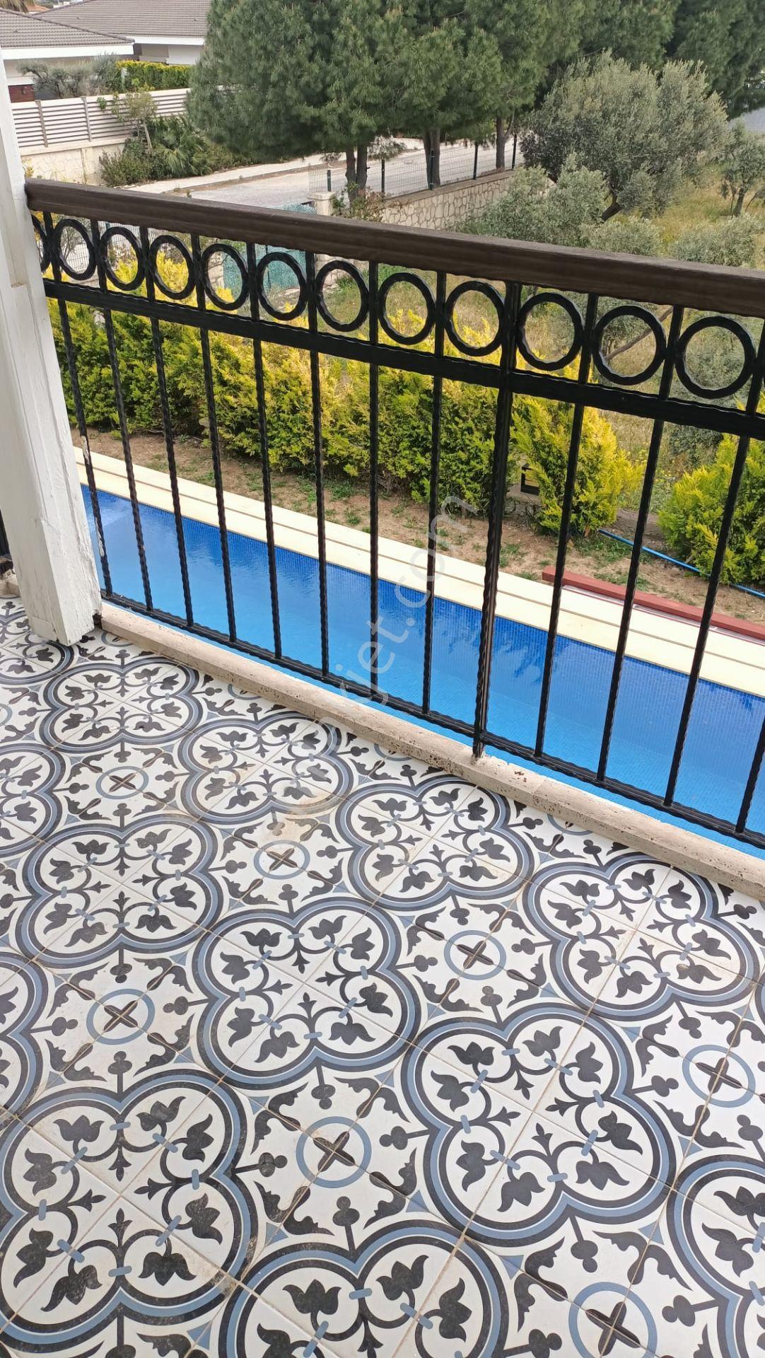 Çeşme Mamurbaba Mevkiinde Sezonluk Kiralık Mobilyalı Villa - Görsel 19