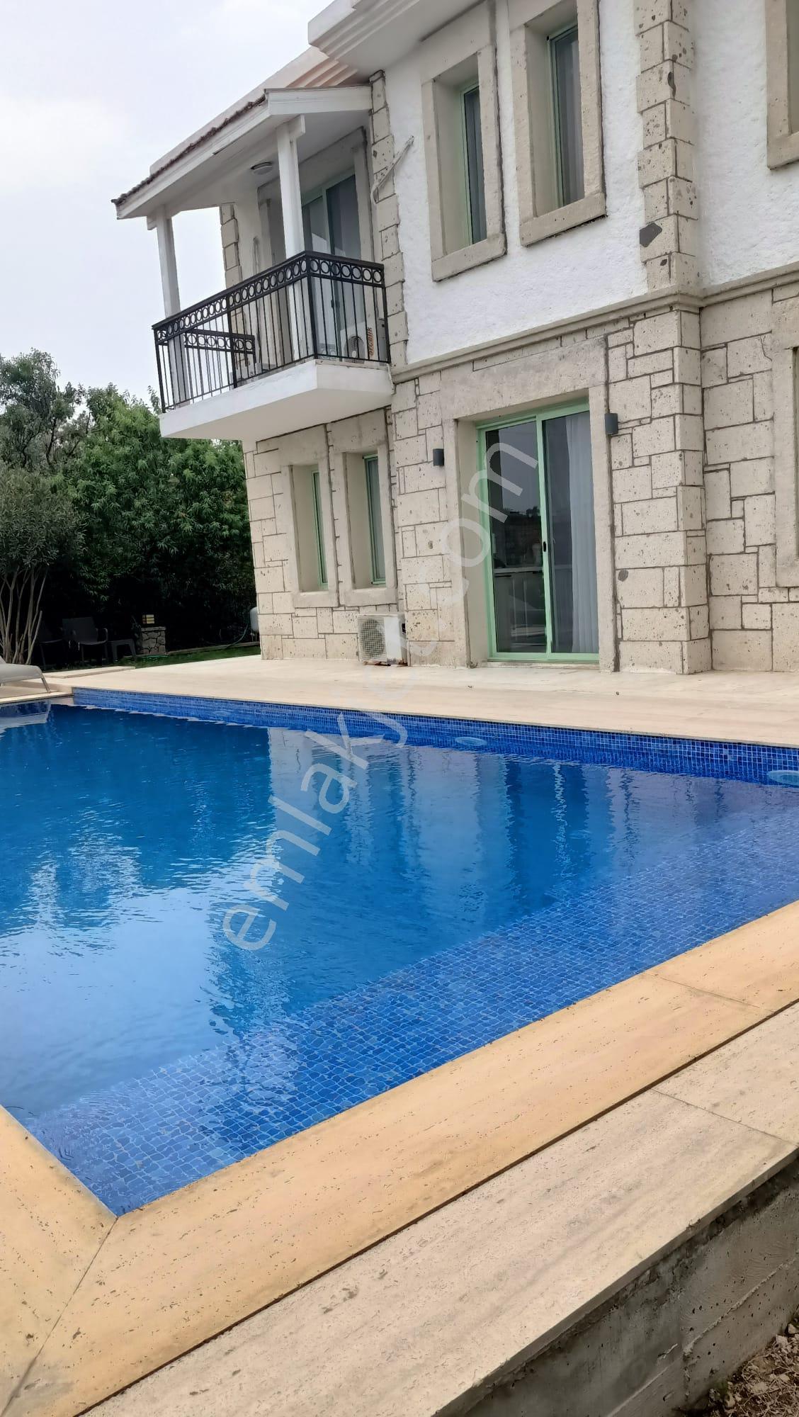 Çeşme Mamurbaba Mevkiinde Sezonluk Kiralık Mobilyalı Villa - Görsel 4