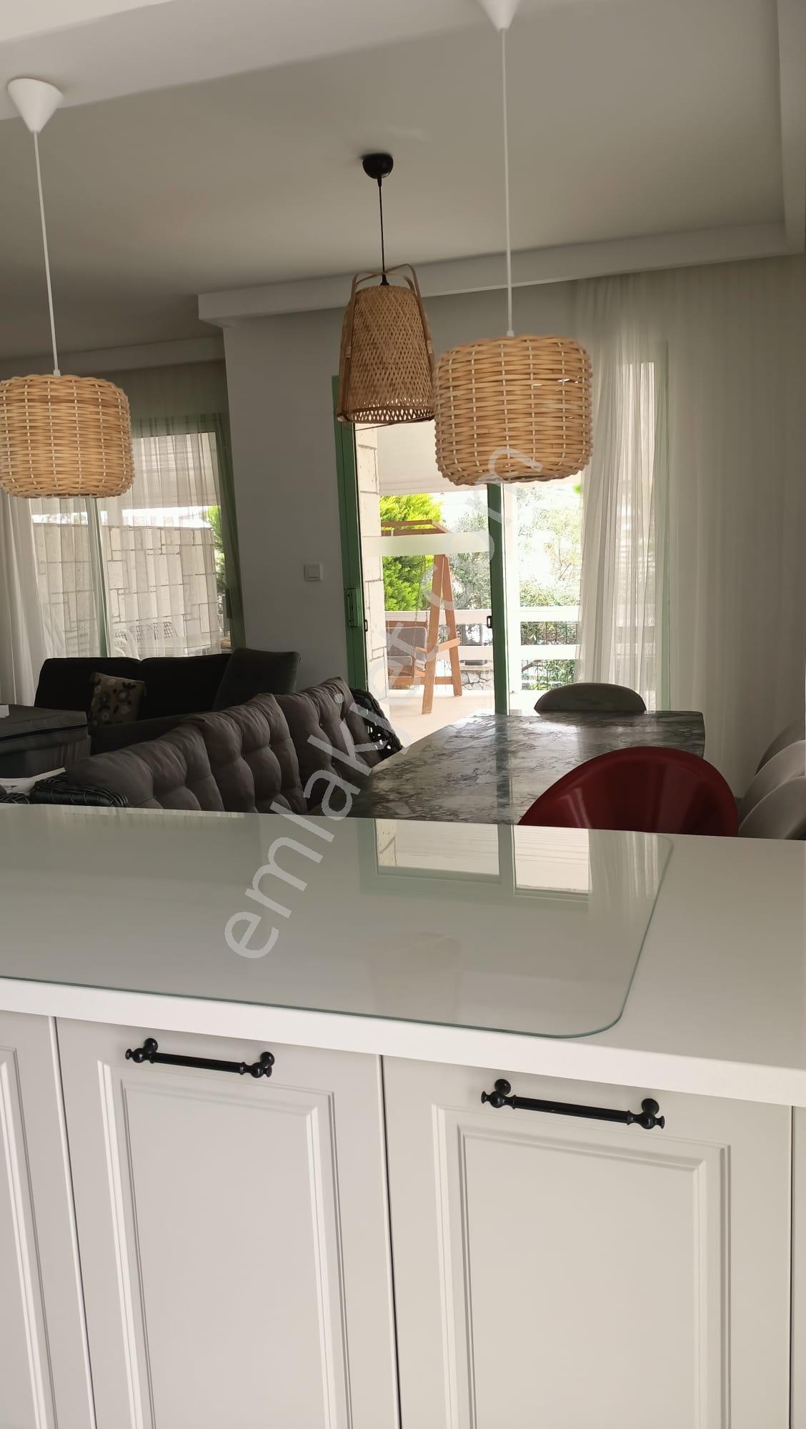 Çeşme Mamurbaba Mevkiinde Sezonluk Kiralık Mobilyalı Villa - Görsel 27