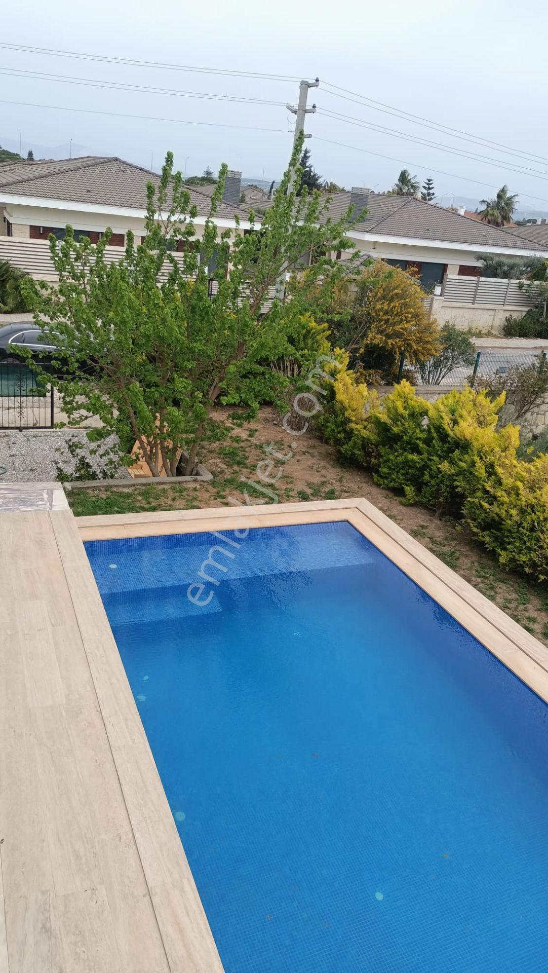 Çeşme Mamurbaba Mevkiinde Sezonluk Kiralık Mobilyalı Villa - Görsel 9