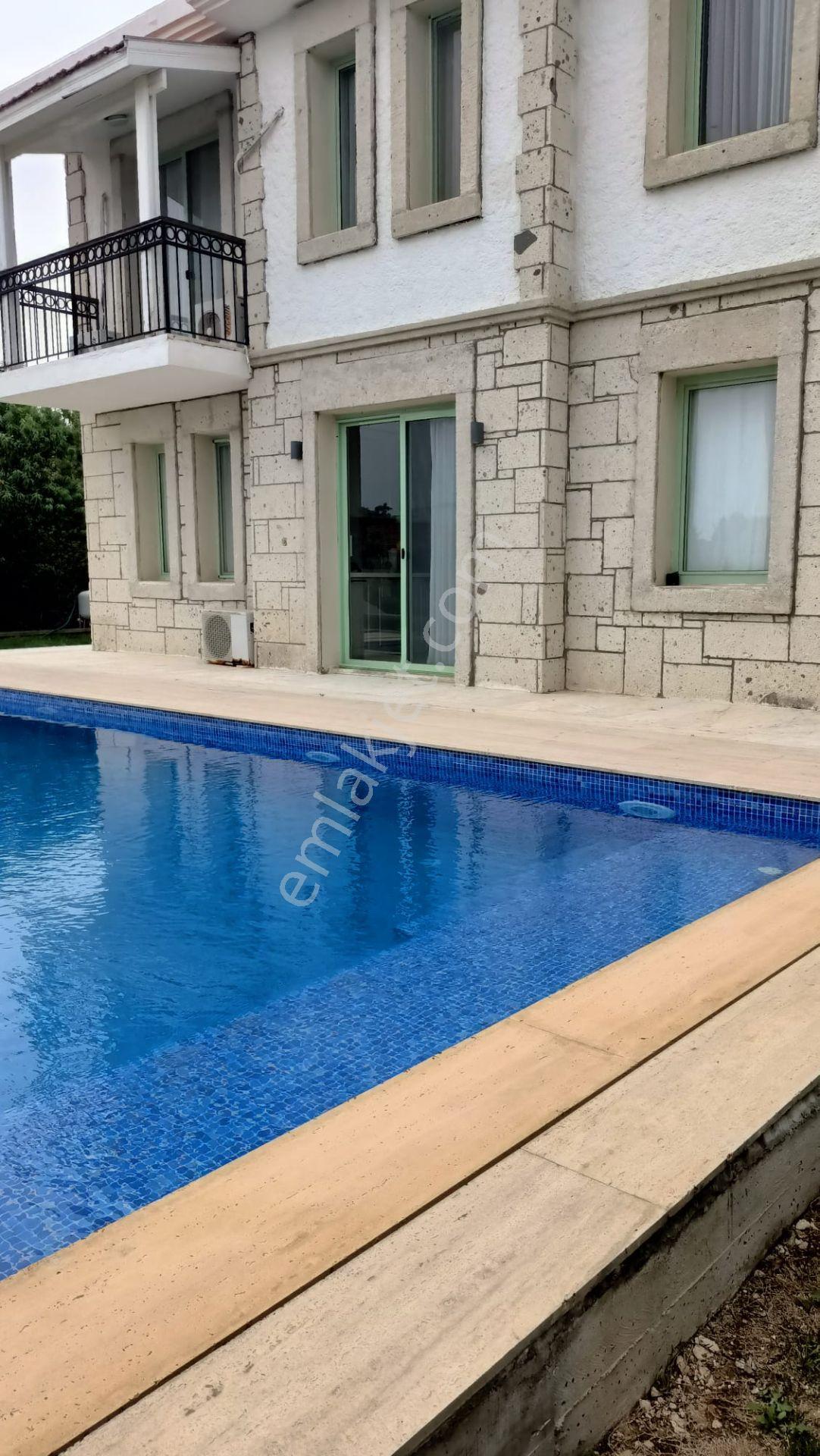 Çeşme Mamurbaba Mevkiinde Sezonluk Kiralık Mobilyalı Villa - Görsel 12