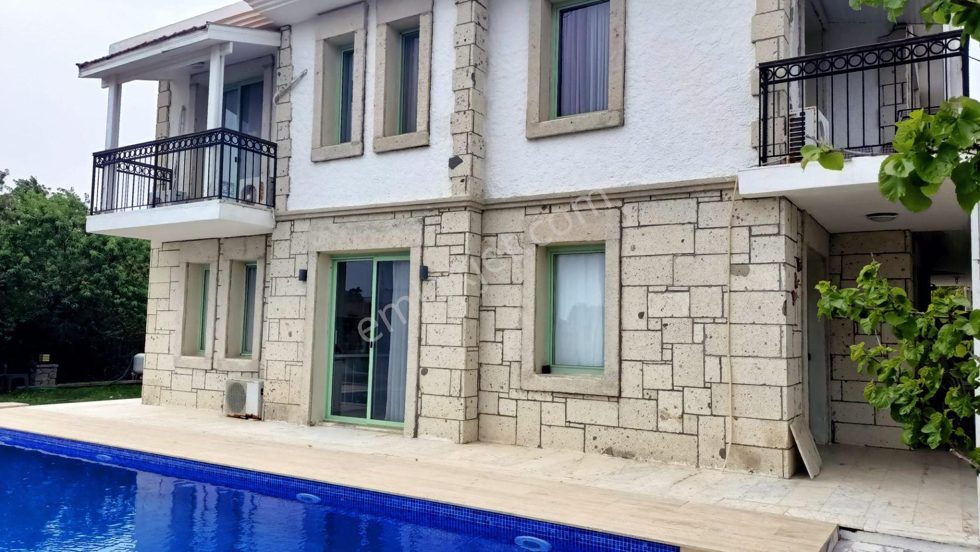 Çeşme Mamurbaba Mevkiinde Sezonluk Kiralık Mobilyalı Villa - Görsel 8