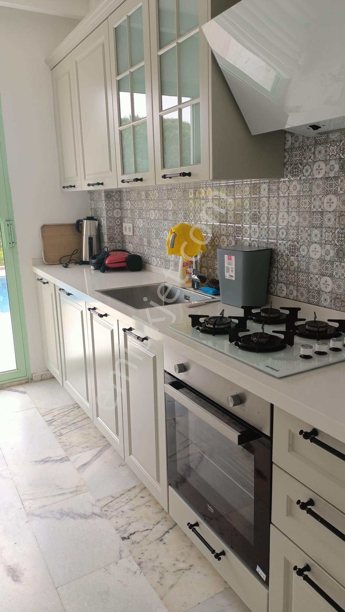 Çeşme Mamurbaba Mevkiinde Sezonluk Kiralık Mobilyalı Villa - Görsel 26