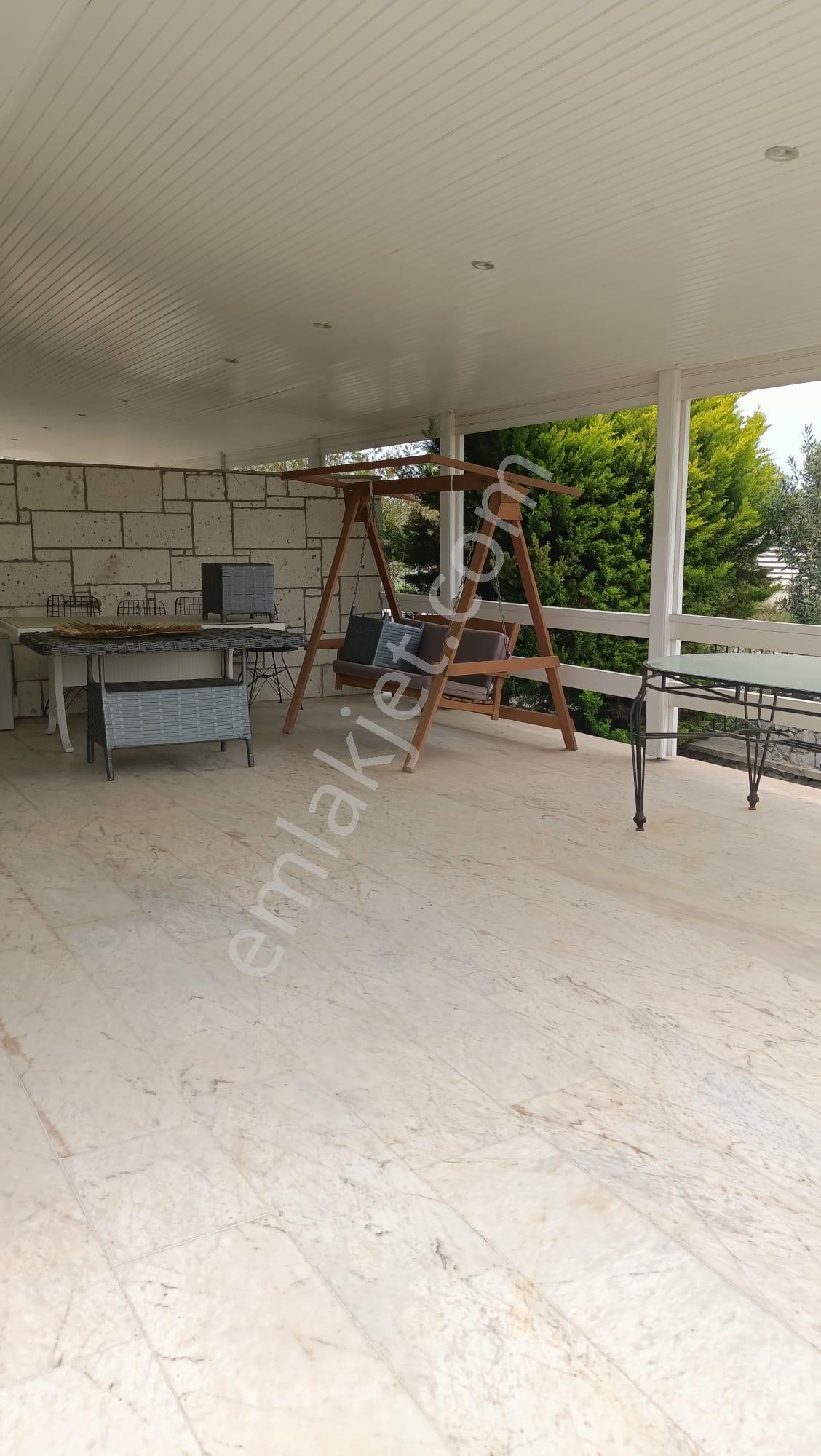 Çeşme Mamurbaba Mevkiinde Sezonluk Kiralık Mobilyalı Villa - Görsel 2