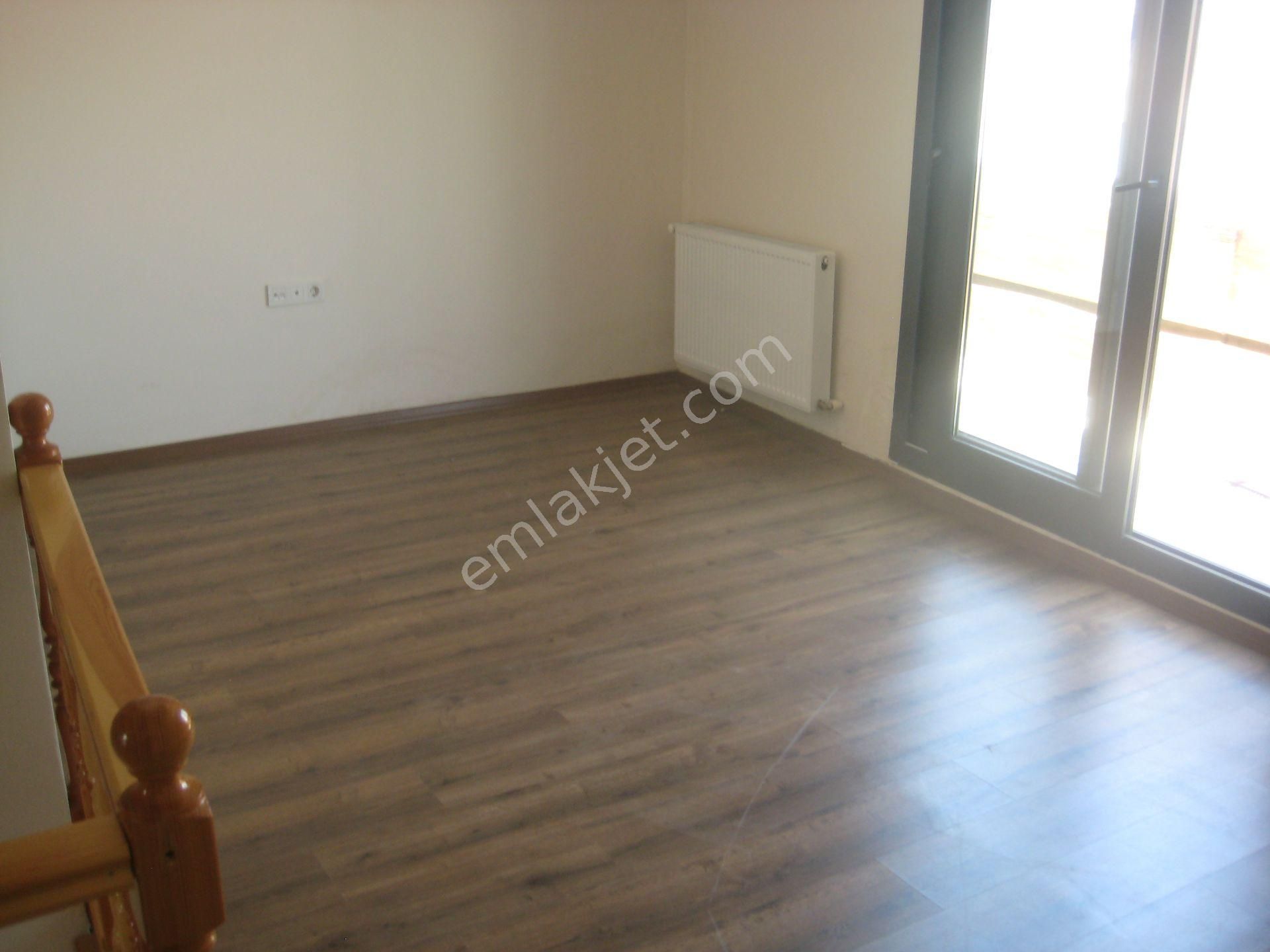Menemen Esatpaşa Çarşıda Doğalgazlı Yeni Kiralık Dubleks Daire.