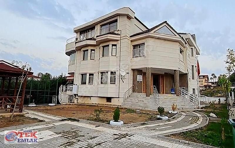 Çukurova Karslılar Satılık Villa Site içerisinde 800 m² Arsalı Triplex Bağımsız Lüks Villa