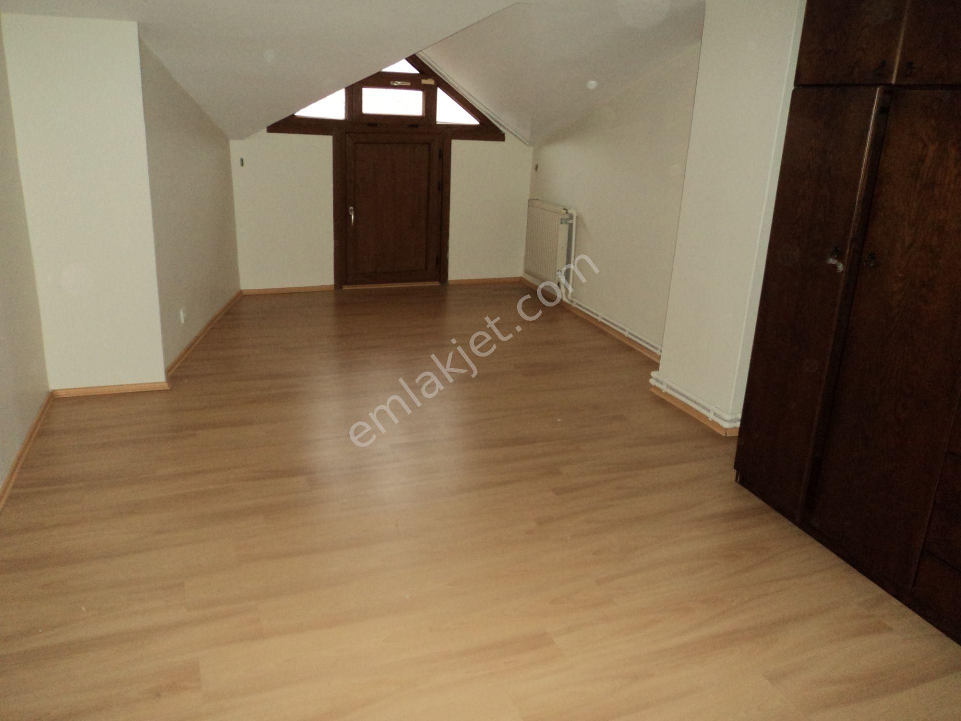 Burç Emlak'tan Gazi Refik Sokakta 130 M2 3oda Salon Bakımlı Dublex Daire - Görsel 8