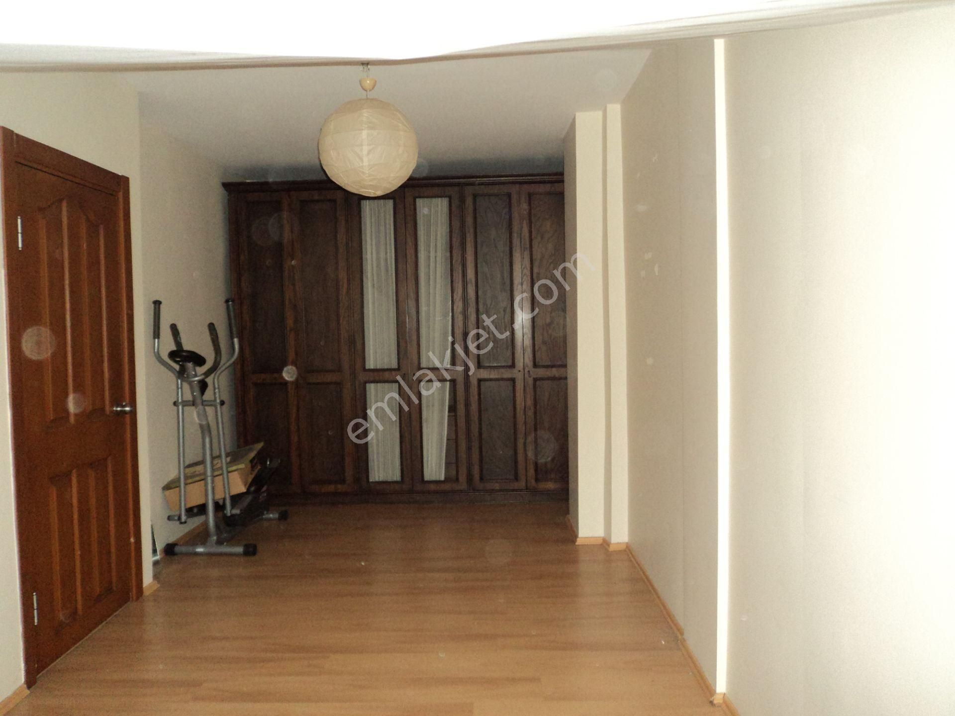 Burç Emlak'tan Gazi Refik Sokakta 130 M2 3oda Salon Bakımlı Dublex Daire - Görsel 9