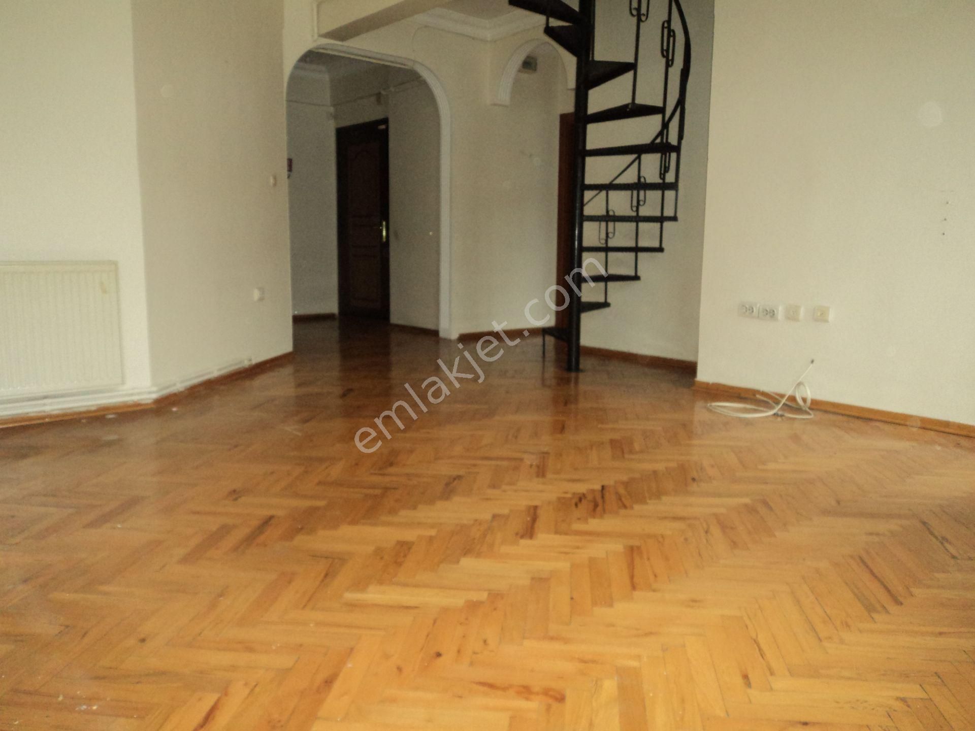 Burç Emlak'tan Gazi Refik Sokakta 130 M2 3oda Salon Bakımlı Dublex Daire - Görsel 12