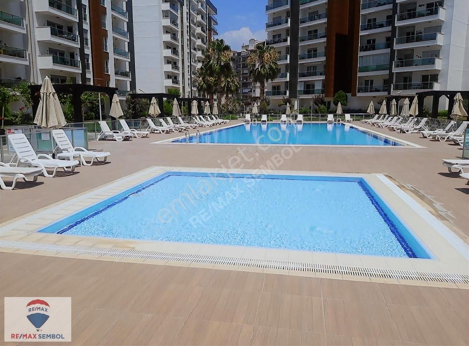 Çiğli Ataşehir Satılık Daire Mavişehir Modern 1'de Havuz Cepheli Full Lüx Eşyalı 1 oda 1salon