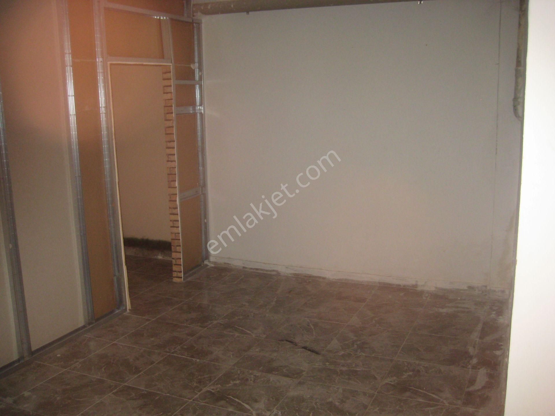 Menemen Esatpaşa Çarşıda Merkezde Kiralık 75 M2 Köşe Dükkan - Görsel 2