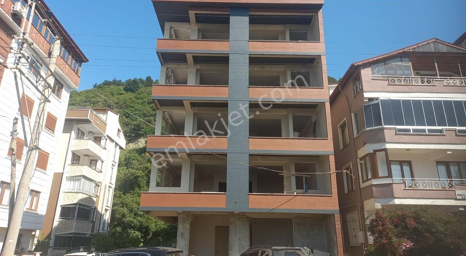 Çınarcık Esenköy Bld. (Aliye Hanım) Satılık Daire ÇINARCIK EFE EMLAKTAN ESENKÖYDE DENİZE SIFIR SATILIK DAİRELER