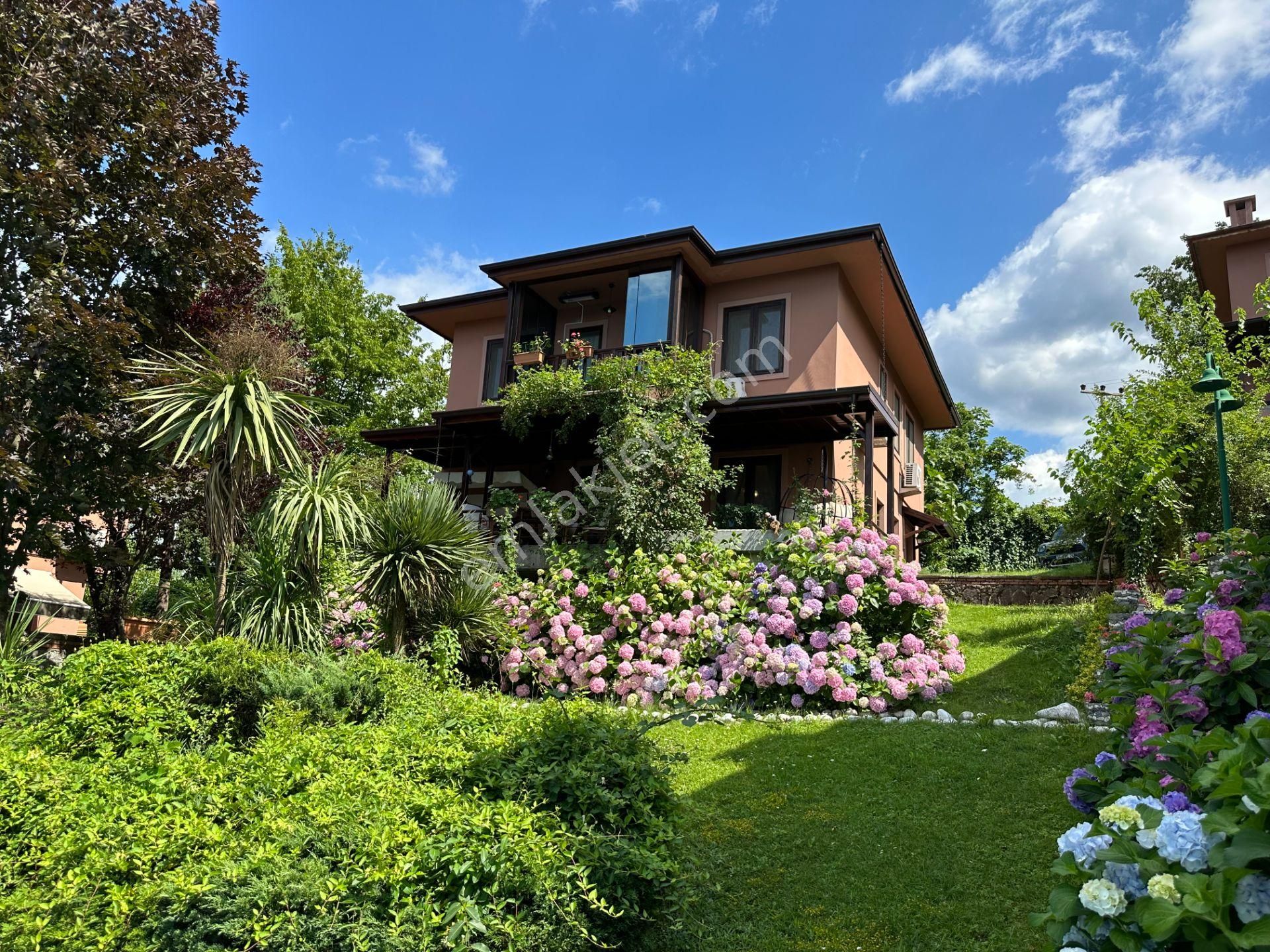 Sapanca Kurtköy Dibektaş Satılık Villa  SAPANCA DİBEKTAŞ’TA SİTE İÇİNDE SATILIK MÜSTAKİL VİLLA..