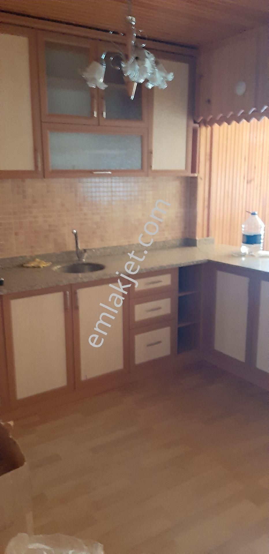 Bolu Merkez Büyükcami Satılık Daire  İZZET BAYSAL CDYE BAKAN 160 m2 DAİRE, RESTAURANT, OFİS