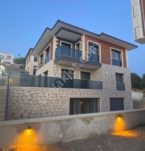 Çeşme Ovacık Satılık Villa  Çeşme Ovacıkta Müstakil Havuzlu 5+2 Satılık Lüks Villa