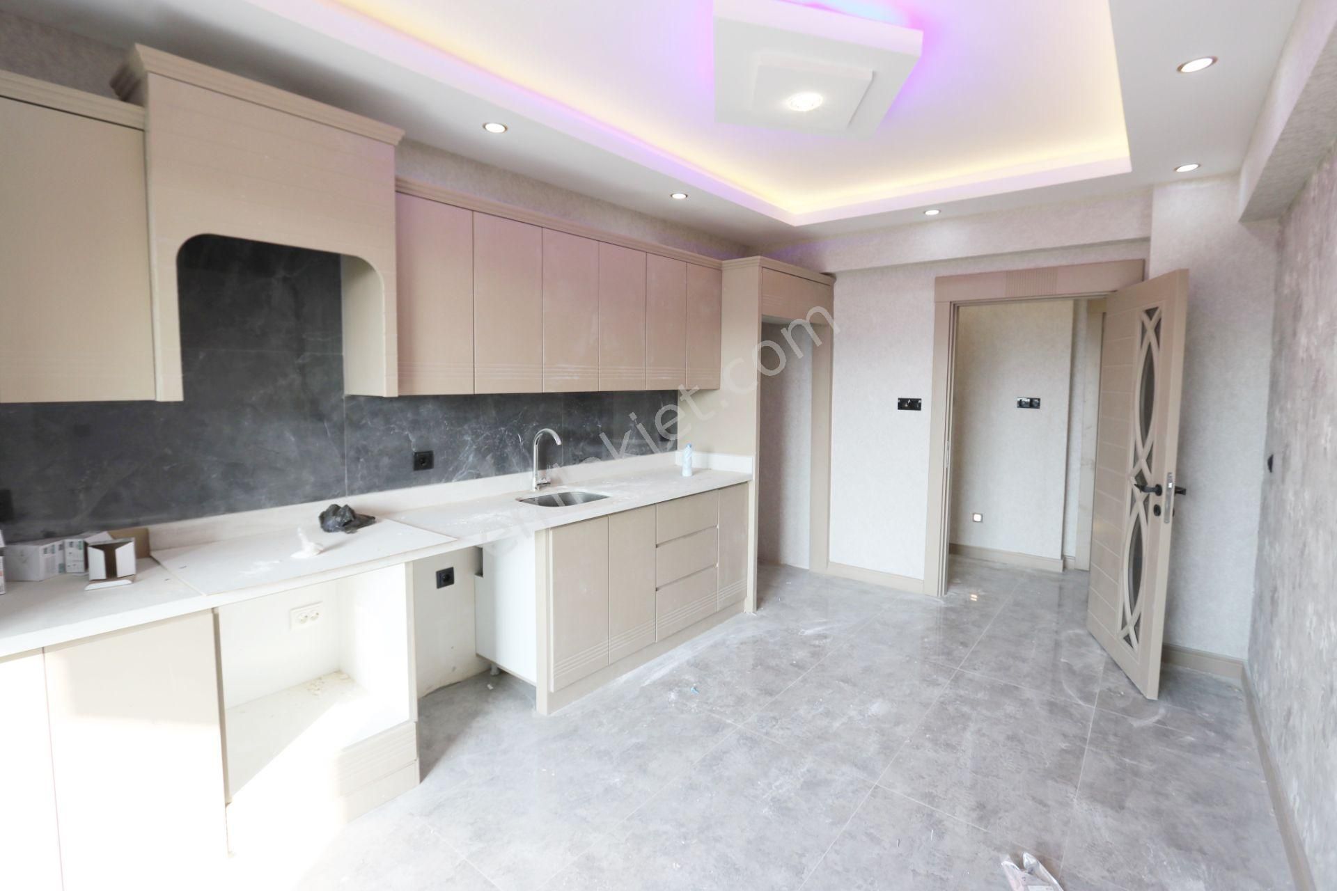 Alpaslan'da Çift Banyolu Şık Tasarım Arakat Ultralüx 3+1 Daire