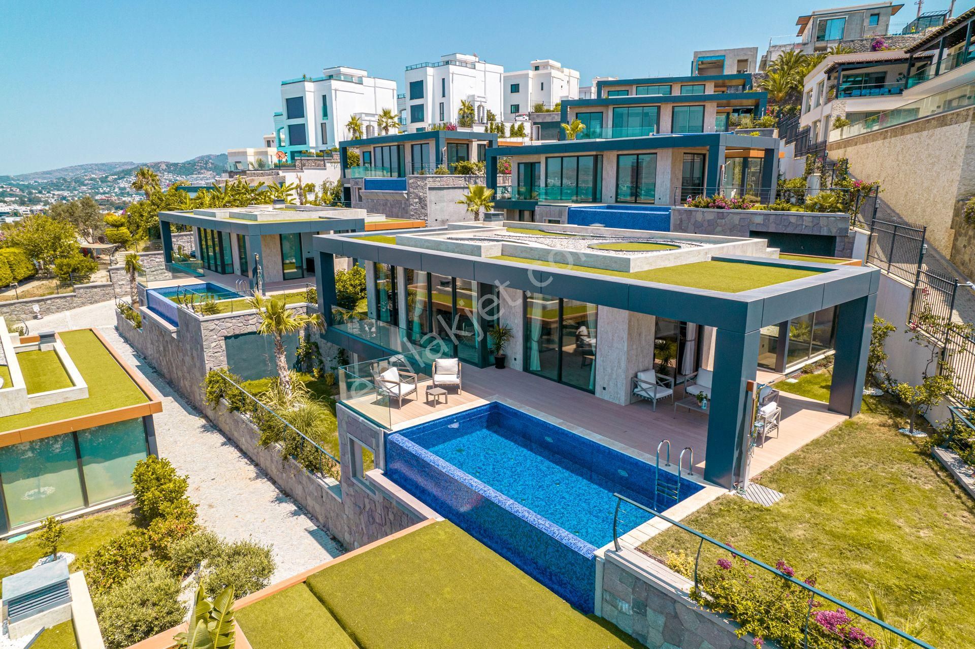 Bodrum Geriş Satılık Villa  Yalıkavak'ta Full Deniz Manzaralı Özel Sahili Olan Villa